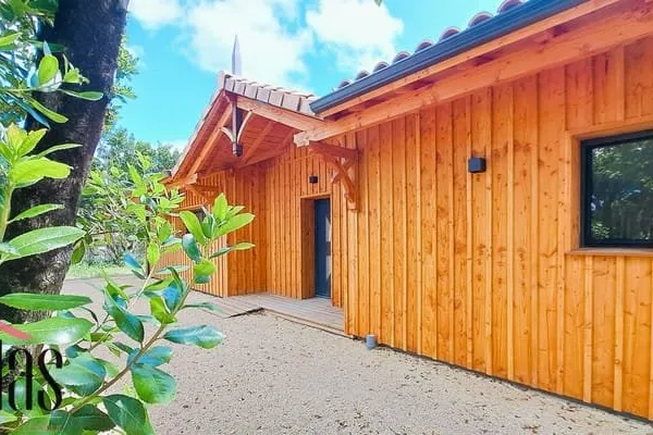 Lège Bourg : Une Villa Familiale et Contemporaine dans l'Esprit Ferret Capien