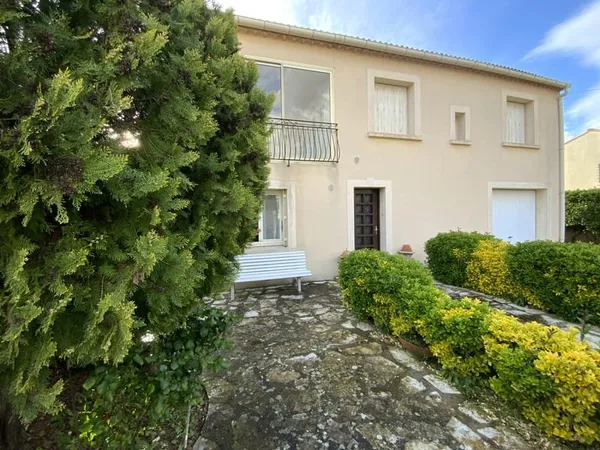 Charmante maison de ville à deux pas du village