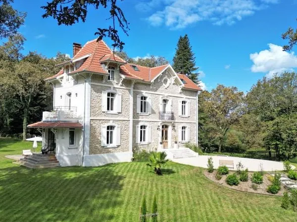 Proche Hossegor Élégante maison de maître entièrement repensée, entre art de vivre et potentiel d'ac