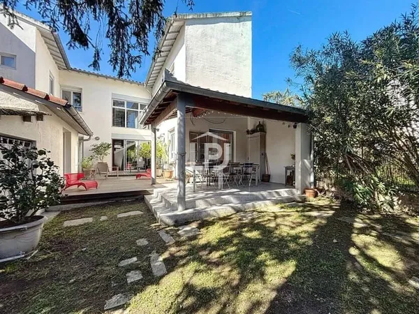 Maison 8 pièces 178 m²