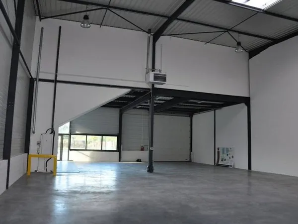Entrepôt 2179 m²