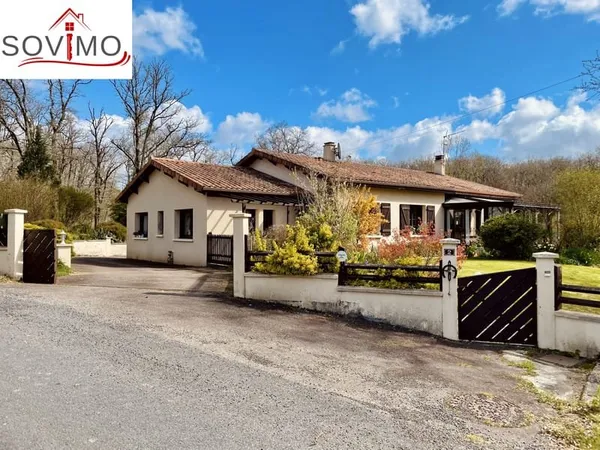 DANS UN CADRE VERDOYANT, BELLES PRESTATIONS, JOLIE MAISON DE