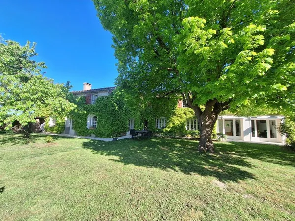 Maison 11 pièces 280 m²
