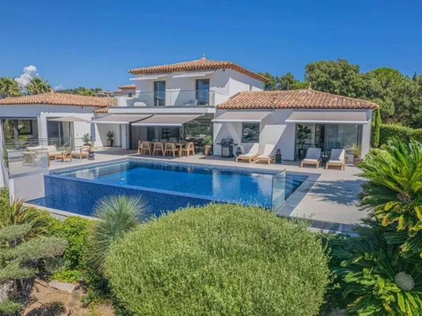 SAINTE MAXIME - AU COEUR DU GOLF - DOMAINE PRIVÉ - PISCINE