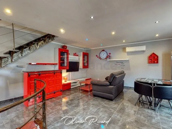 Dpt Hérault (34), à vendre MONTPELLIER maison de ville meublée, 78 m2 type LOFT + garage + parking +