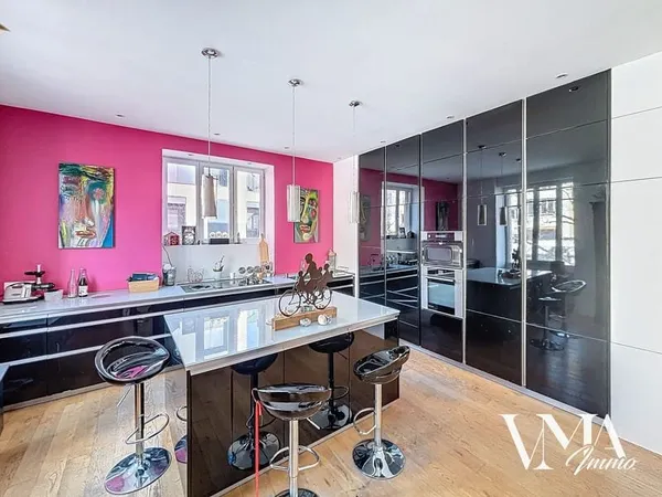 Magnifique appartement T6 de 168 M2 plus parking 69007 LYON