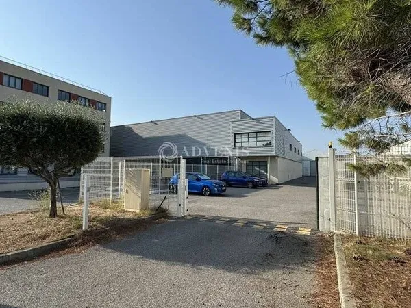 Entrepôt 3740 m²