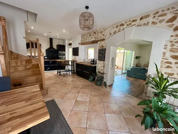 Maison de ville 180 m² avec cour