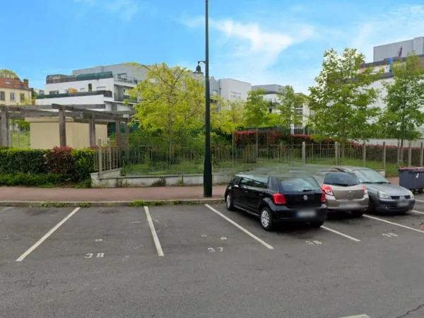 Lot 2 places de stationnement en extérieur proche gare