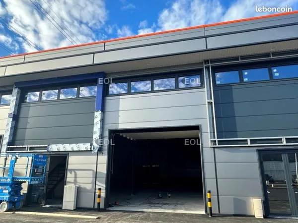 Local bureaux 290 m²
