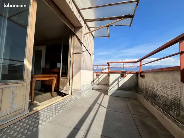 T3 avec terrasse et belles vues sur les massifs