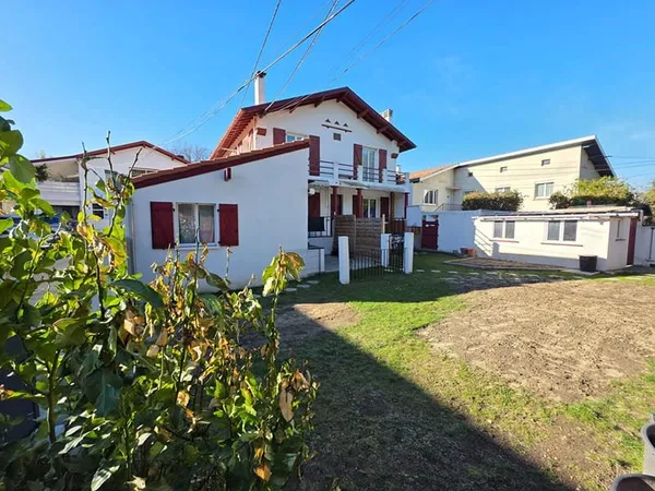 Maison Anglet 10 pièce(s) 226 m2