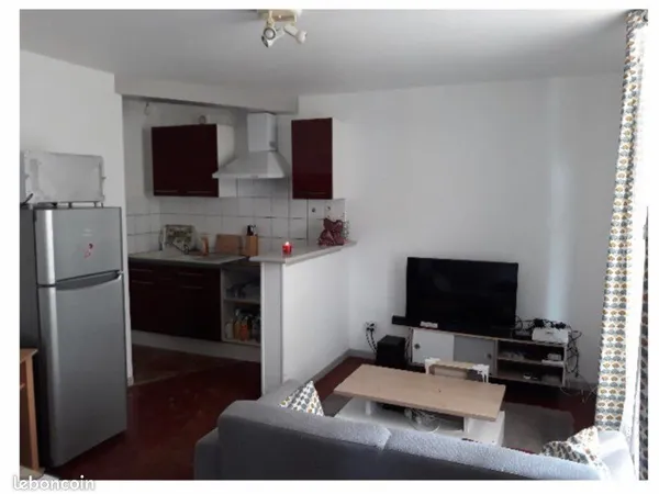 Appartement face ecole podo-ergo-psychomot