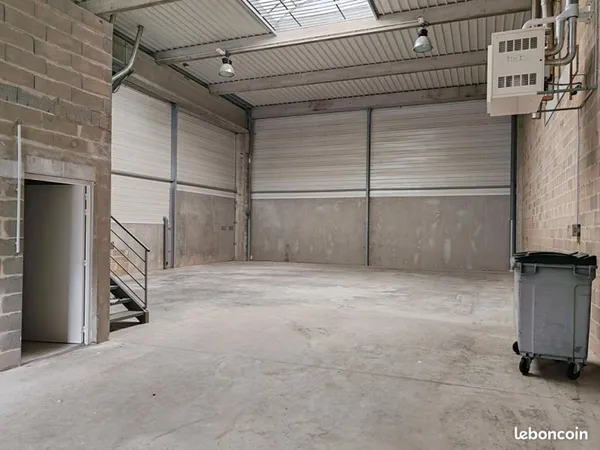 Local 240 m² LE MANS