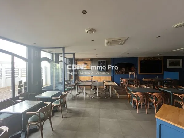 Local commercial 364 m²