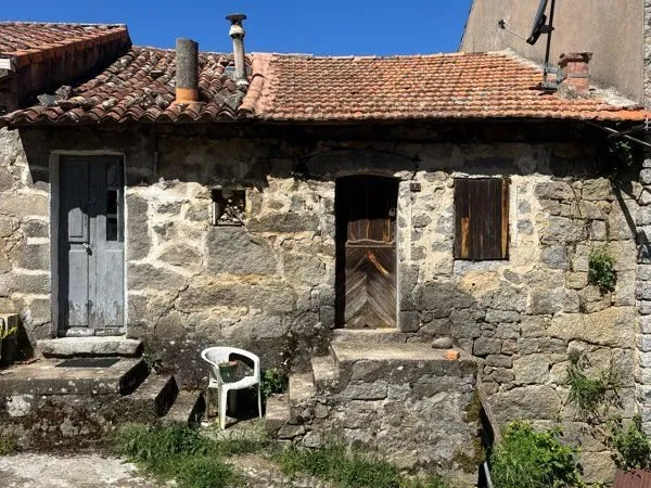 Maison de village à rénover — 90 m² — 2 corps de bâtiment