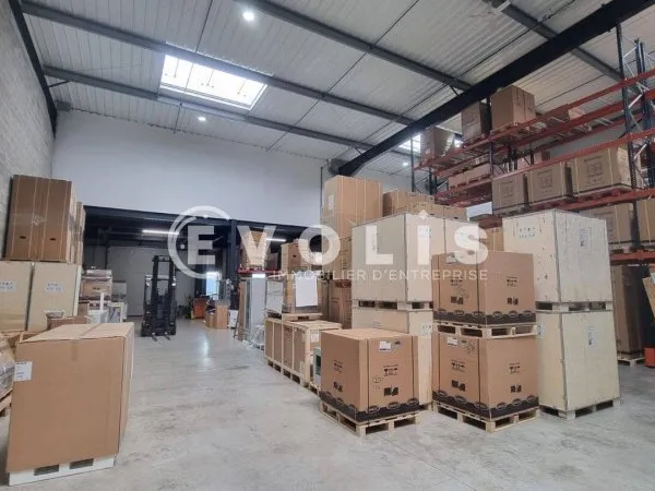 Local d'activité 699 m²