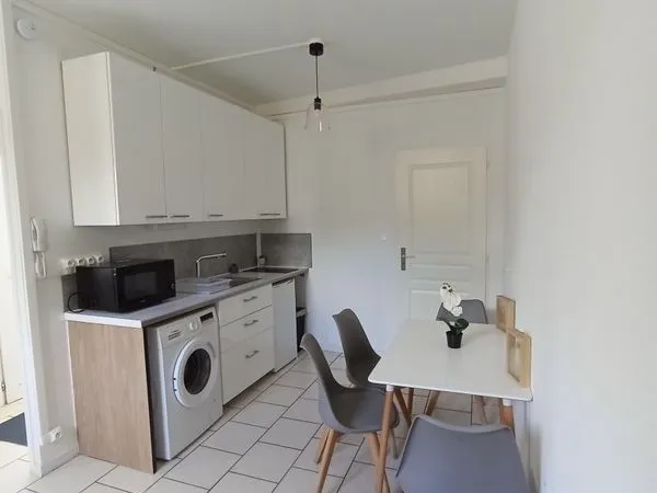 Studio rénové meublé 25 m² Laon Ville haute, Plateau
