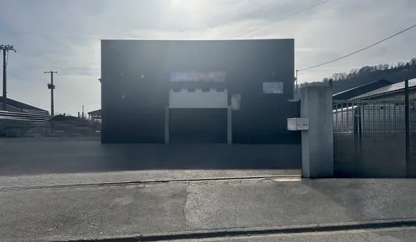 Local d'activité 1056 m²