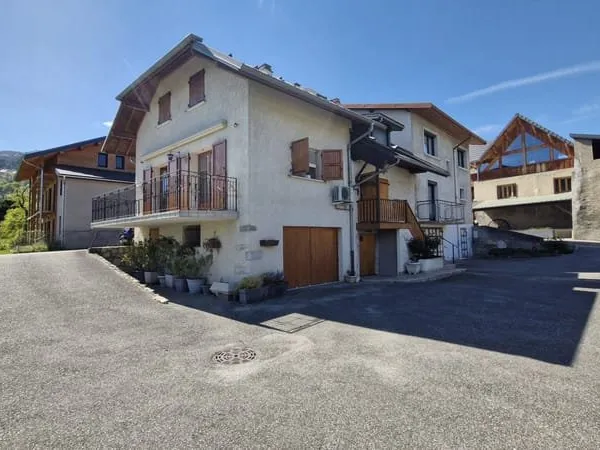 CHARMANTE MAISON AU COEUR DU VILLAGE