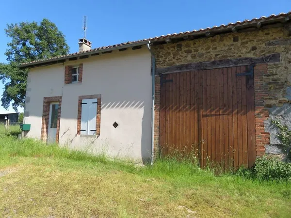 Maison de campagne avec 2 granges et plus d'un hectare de ja