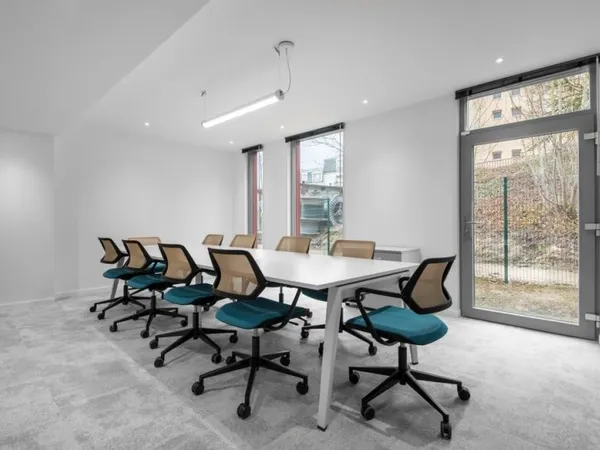Espace de travail privé personnalisé en fonction des besoins uniques de votre entreprise à Stop & Wo