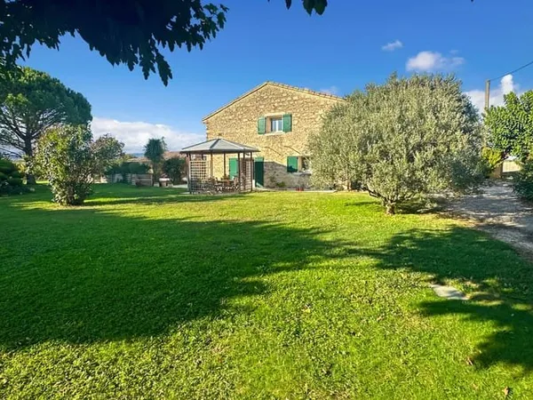 Maison 5 pièces 250 m²
