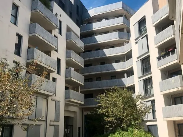 Loue 2p de 49m2 en plein centre ville de Bagnolet. Au pied de la mairie. 10mn métro Gallieni (ligne 