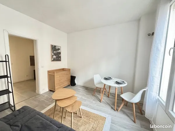 Grand studio traversant refait à neuf