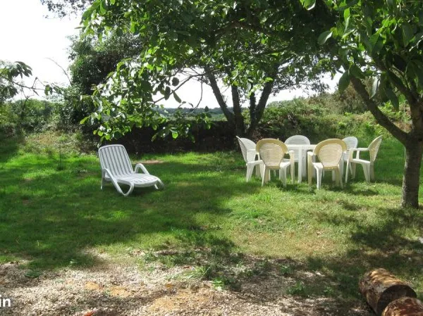 Studio meublé de mai à fin juin 2026 à Arradon,jardin,parking,charges compises