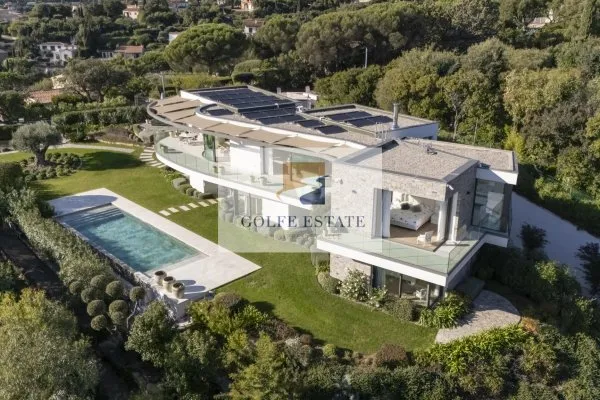 VILLA DE PRESTIGE: 411 m2, vue mer panoramique, 300 m de la