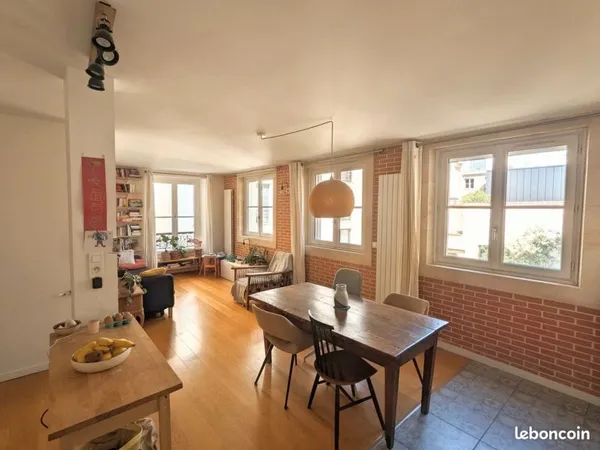 BORDEAUX BASTIDE - PONT DE PIERRE - APPARTEMENT 3 PIÈCES 70 m² - IMMEUBLE DE CARACTÈRE