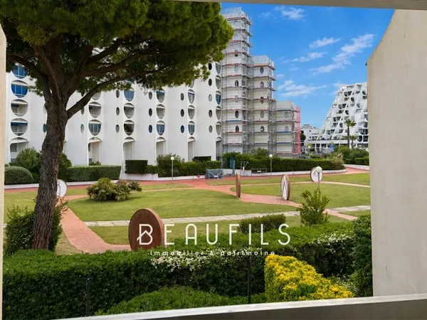 2 pièces rénové + loggia + parking Résidence prisée Port L
