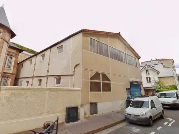 Immeuble indépendant à usage commercial - Belle hauteur sous