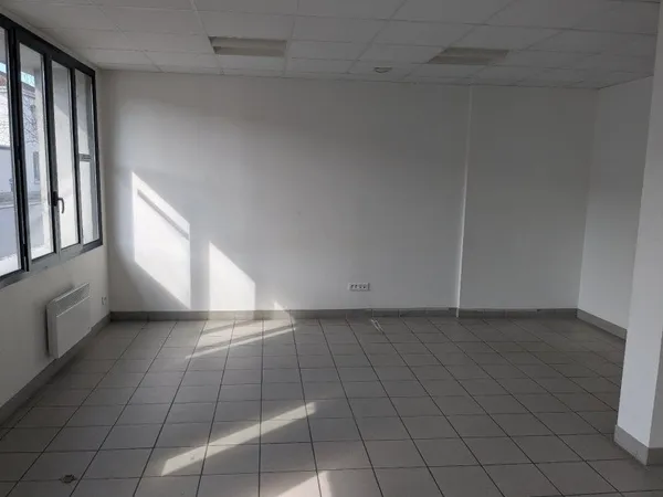 Bureaux 77 m²