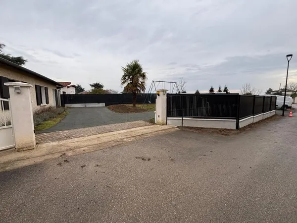 MAISON-FAMILIALE