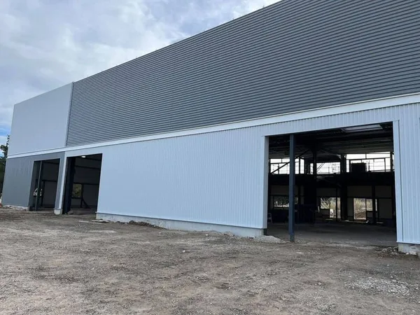 Local d'activité 1559 m²