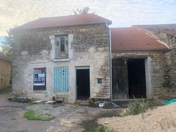 Deux Bâtisses en pierre à renover entierement