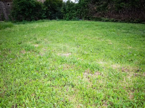 Terrain à bâtir d'environ 875 m²