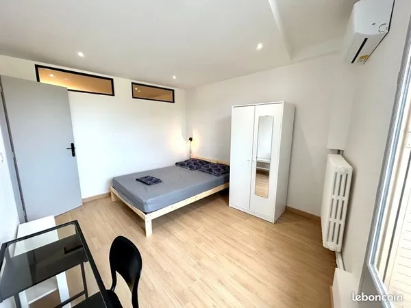 T4 colocation étudiant face remparts proche gare