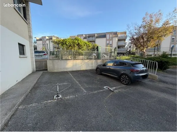 Place de parking extérieure