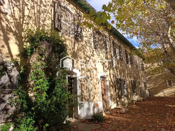 Ensemble immobilier, deux maisons plus divers bâtiments