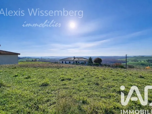 Terrain 900 m²