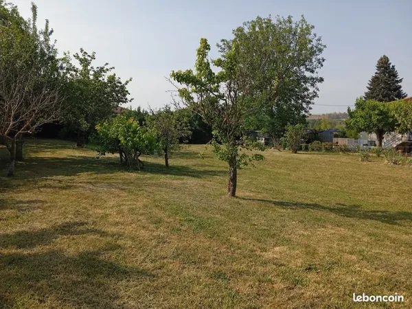 Terrain constructible plat 1200m2 à PUYLAURENS