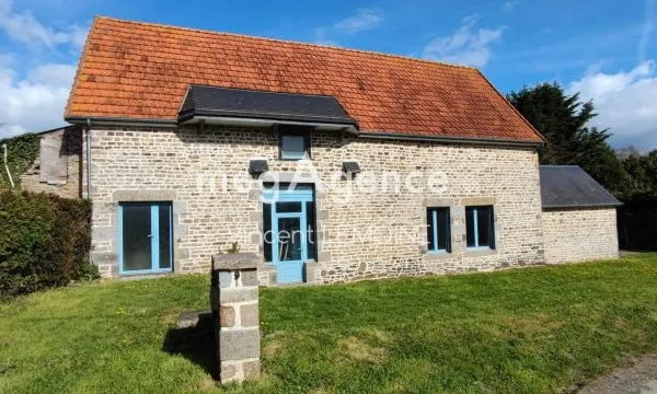 Maison en pierre à rénover - 150 m² - proche mer - fort potentiel !