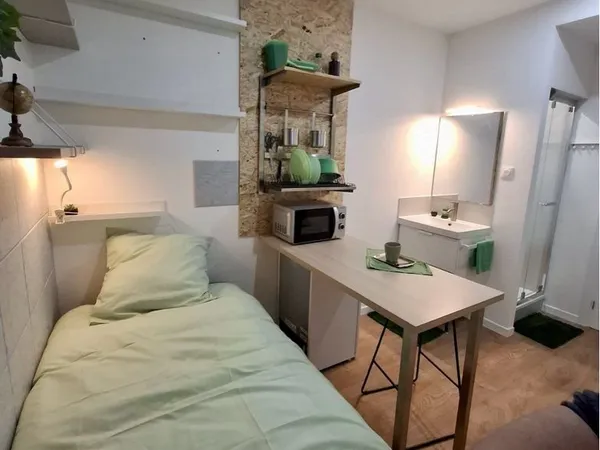 Studio meublé neuf+ accès laverie et jardin