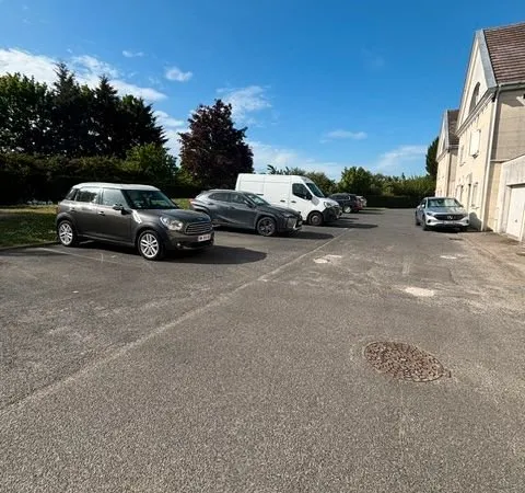 Une place à parking privée à LOGNE à louer 40/moins
