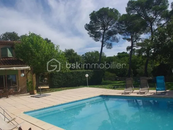 Achat Villa 137m² 5 pièces 4 chambres avec piscine à Brignoles secteur résidentiel