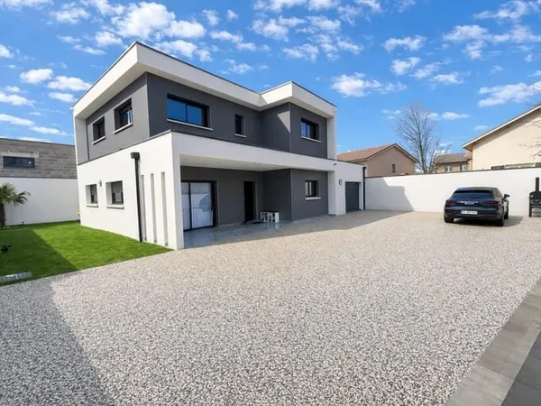 Maison d'architecture moderne de 145m2, 6 pièces