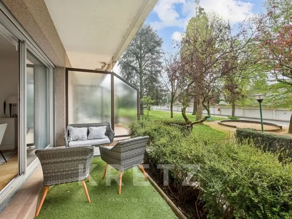 Garches - Appartement familial 5 pièces entièrement rénové avec terrasse plein sud